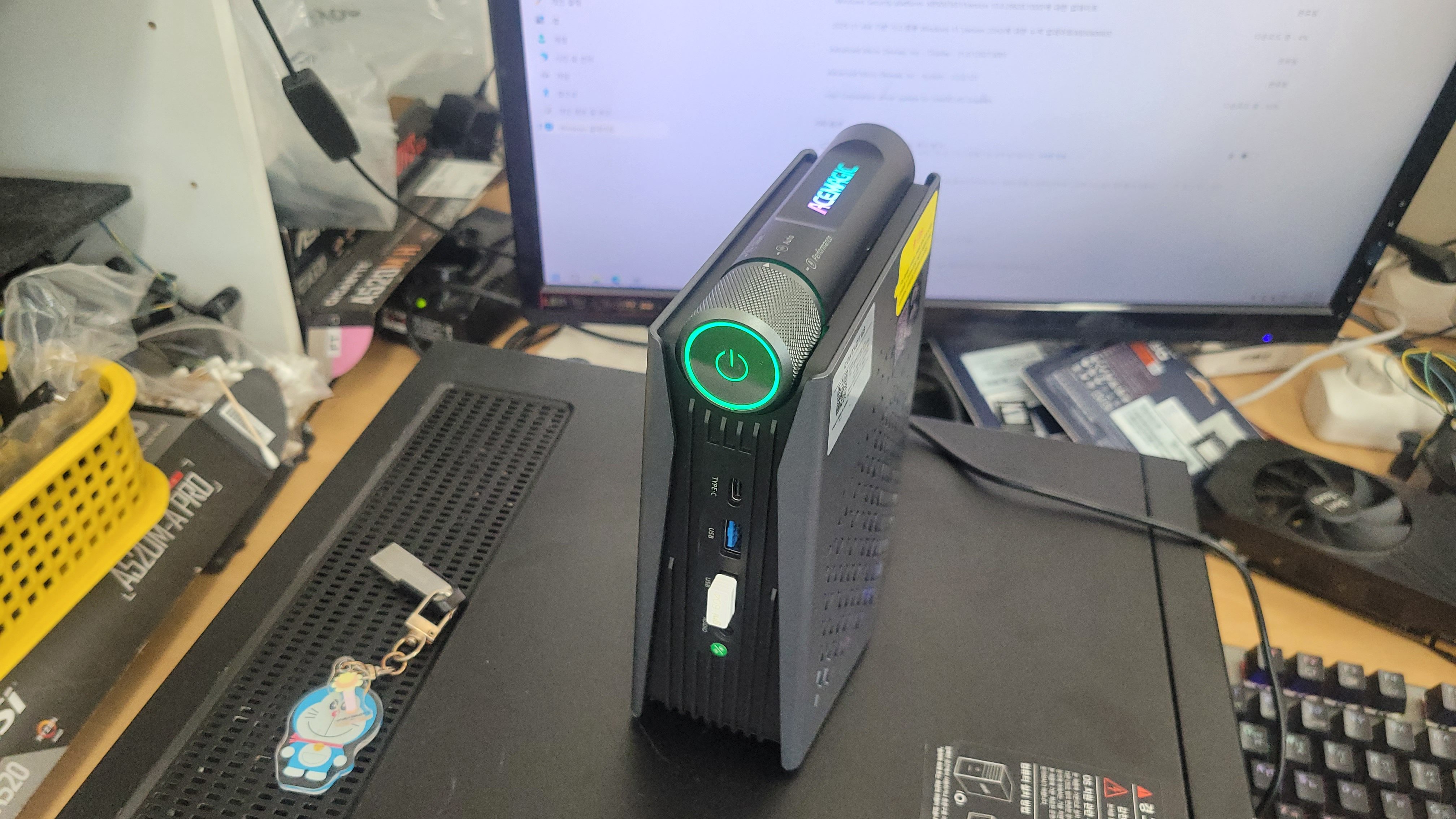 전원이 켜진 미니PC와 연결된 점검 환경