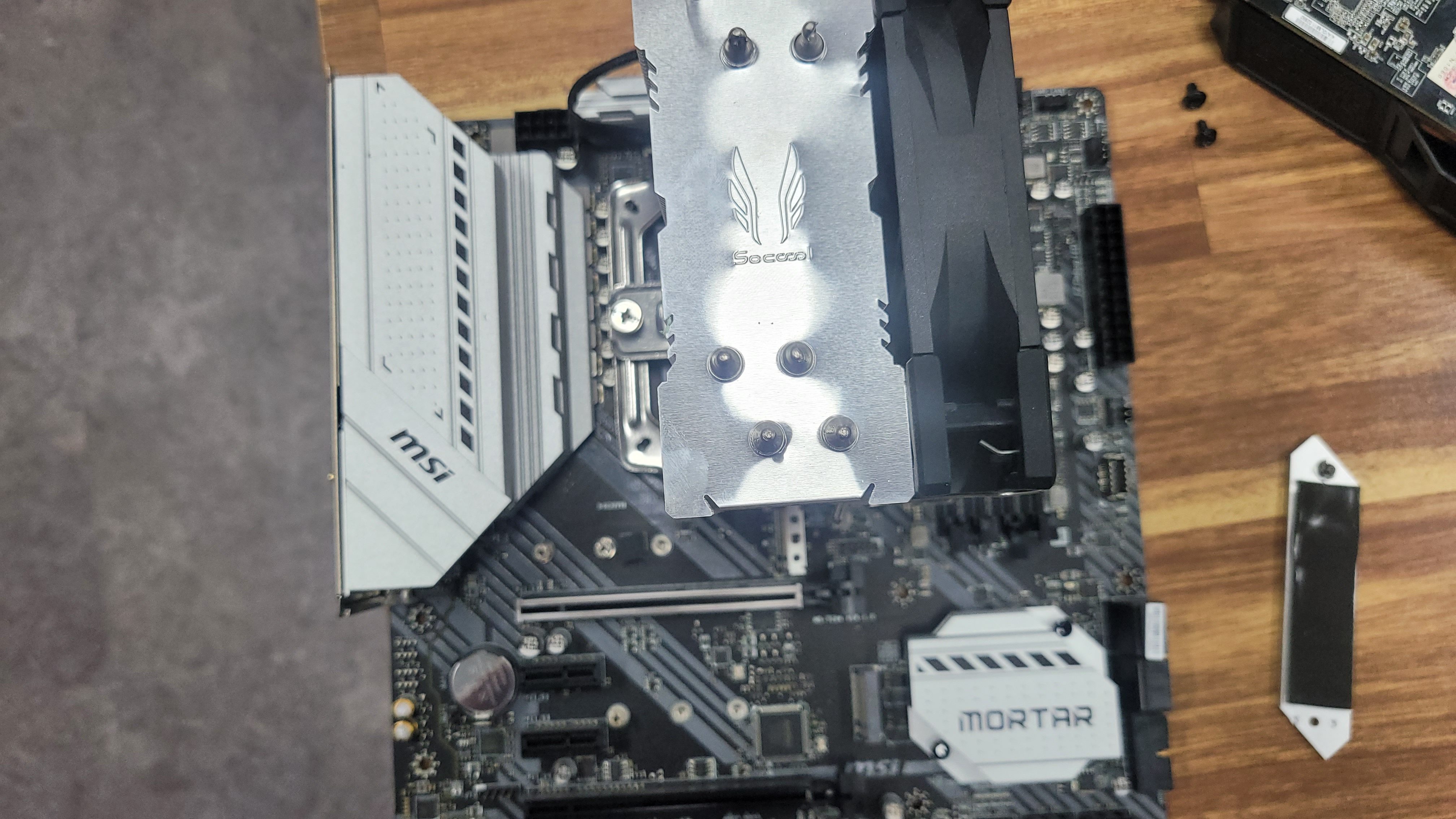 CPU 쿨러 분리 후 메인보드